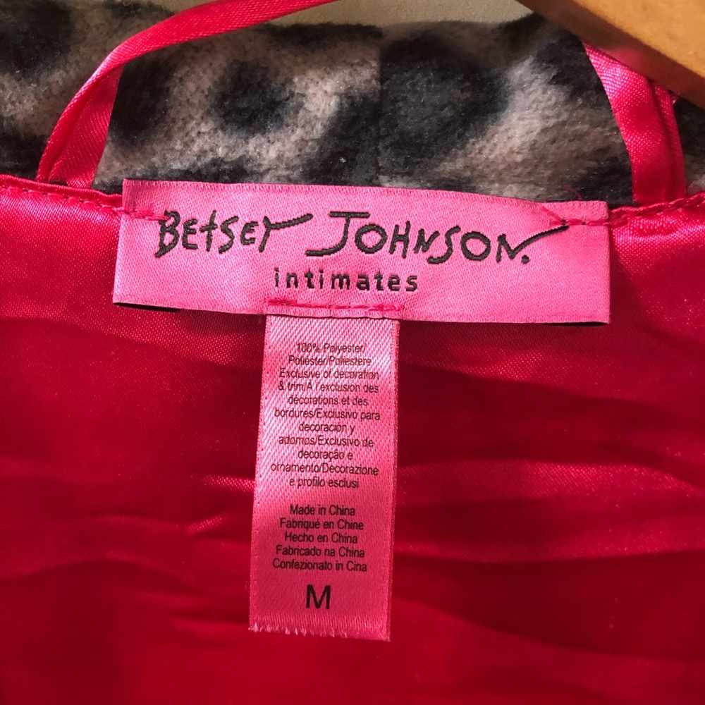 Betsy Johnson Leopard Heart Print Robe - Picture 2 of 6